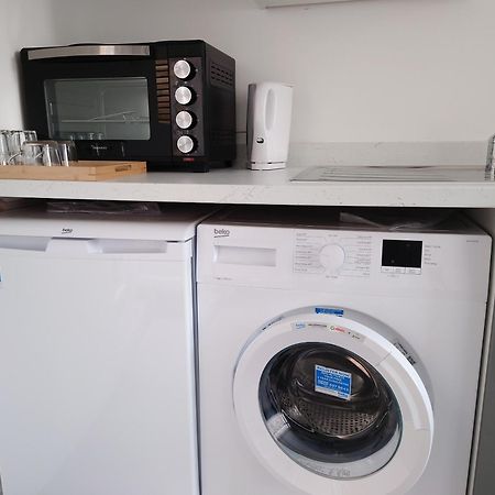 Centra Station Apartment Лондон Екстериор снимка