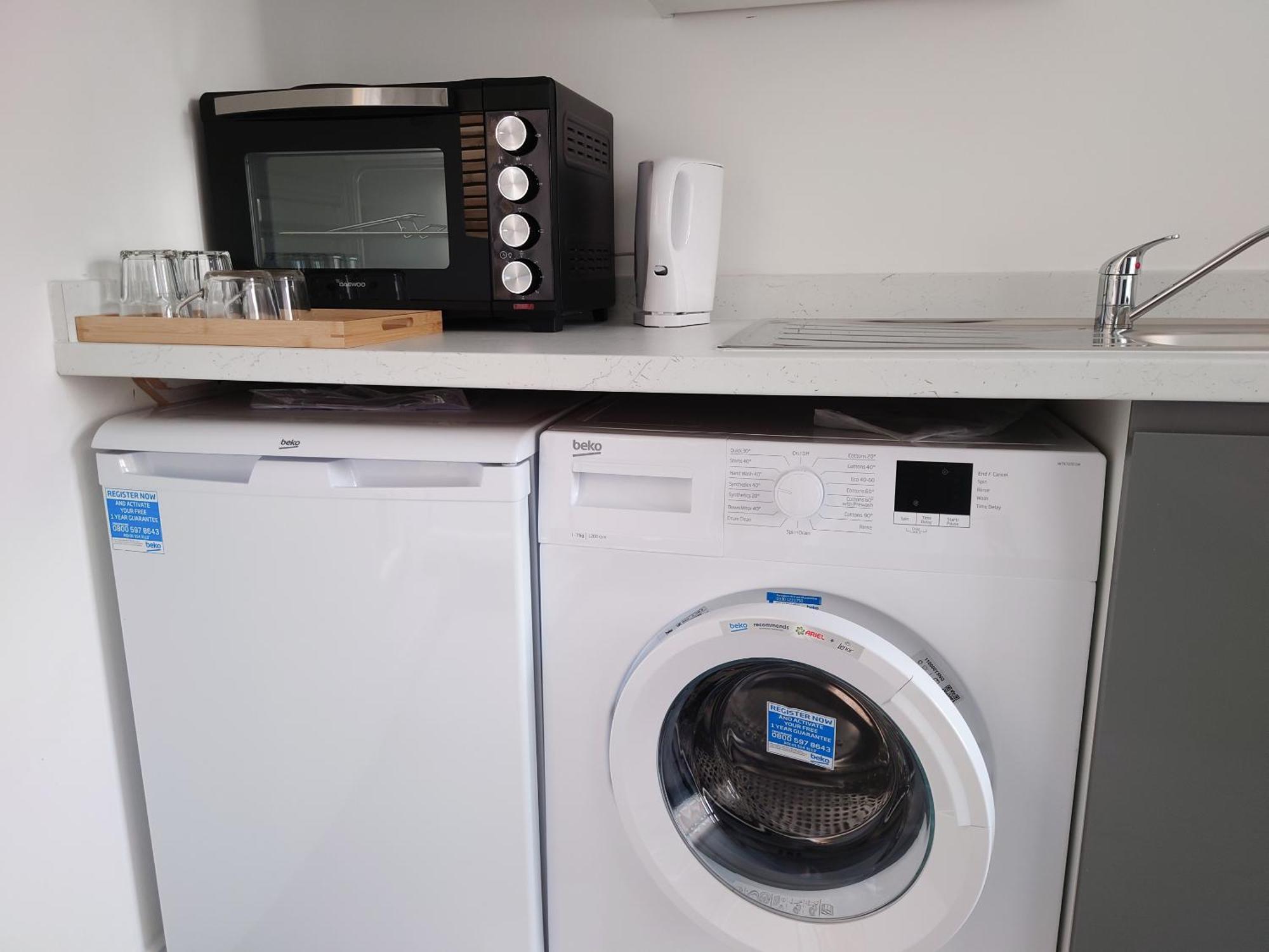 Centra Station Apartment Лондон Екстериор снимка