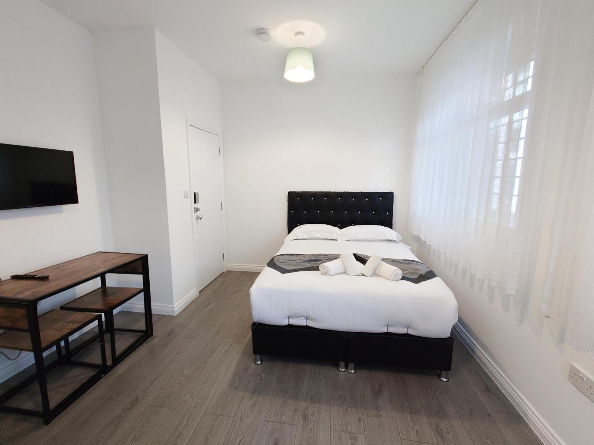 Centra Station Apartment Лондон Екстериор снимка