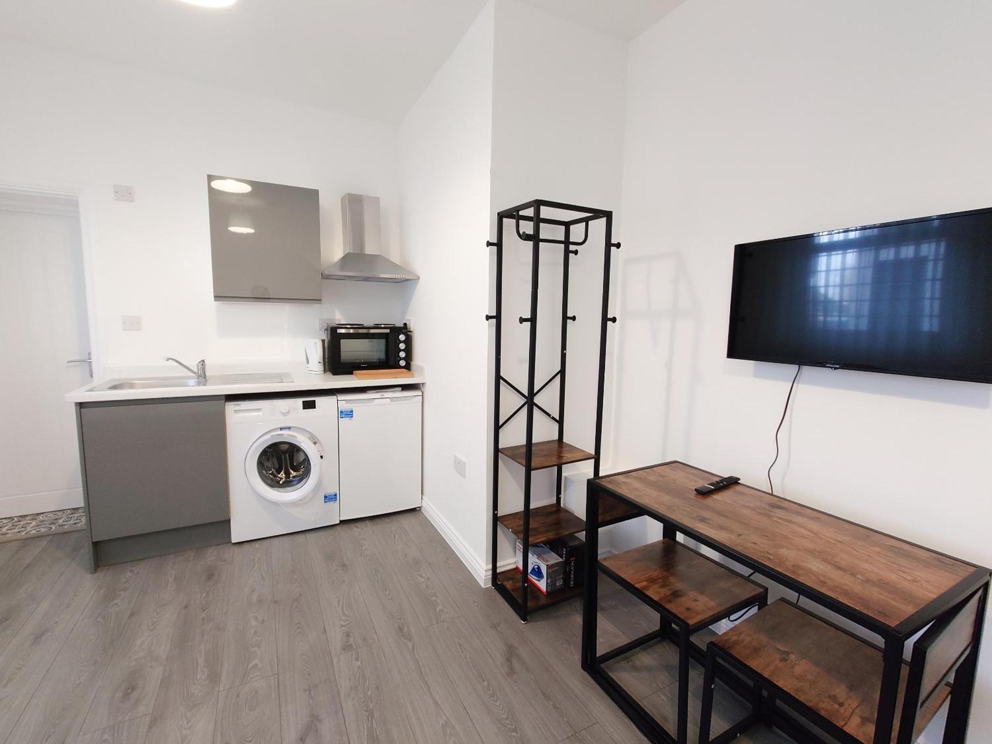 Centra Station Apartment Лондон Екстериор снимка